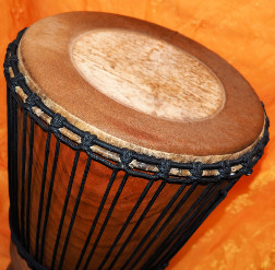 Bougarabou Trommel aus Mali Trommelfell